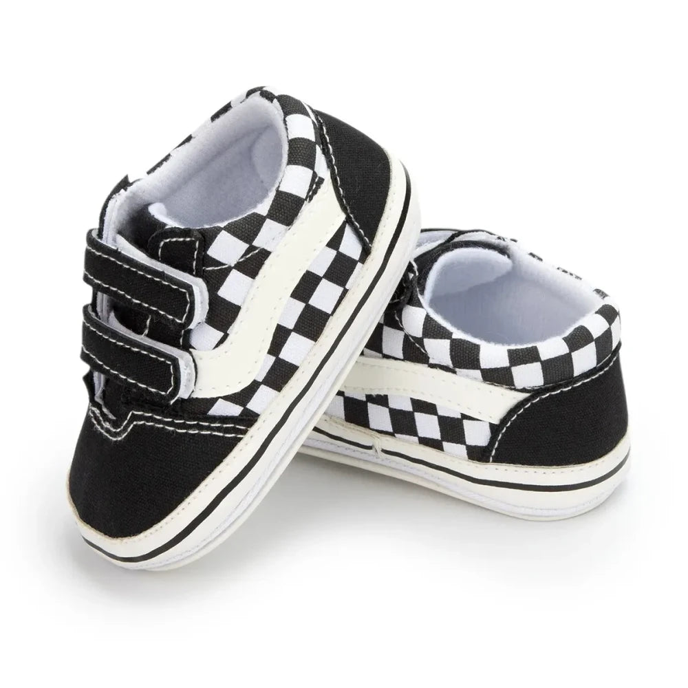 Petit Lienzo – Las zapatillas de lona para bebé con pies anchos