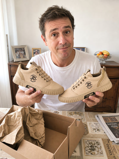Cliente con las zapatillas Navarros